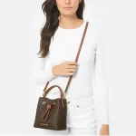 Michael Kors Suri 迷你水桶包 滿版MK印花手提斜背包 2色可選